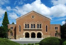 🇯🇵 Hitotsubashi University